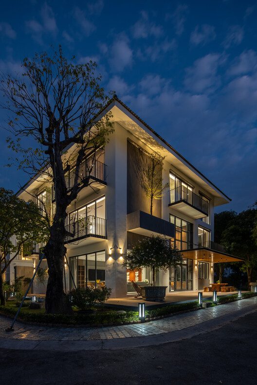 nha biet thu 2 tang mai thai