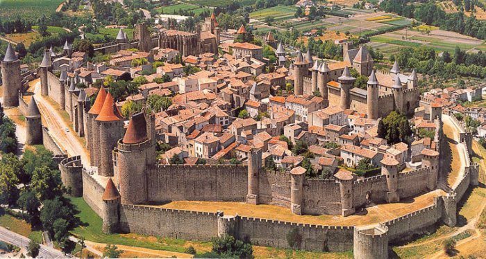 Thiết Kế Biệt Thự Lâu Đài Cổ Điển Thể Hiện Đẳng Cấp Xã Hội 24 Cite va phao dai Carcassonne Phap