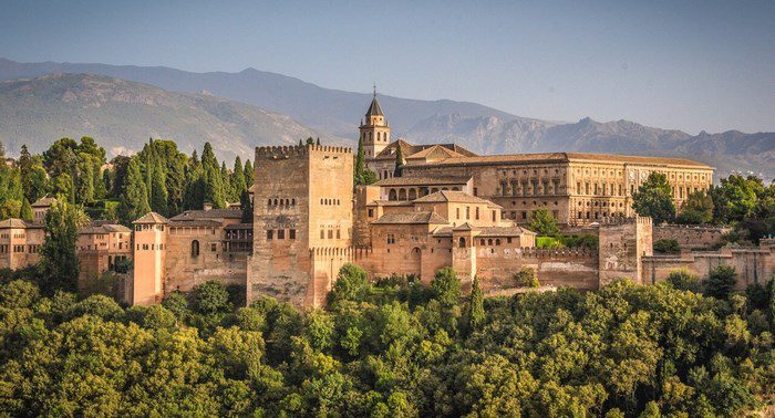 Thiết Kế Biệt Thự Lâu Đài Cổ Điển Thể Hiện Đẳng Cấp Xã Hội 27 Lau dai dep Alhambra Tay Ban Nha