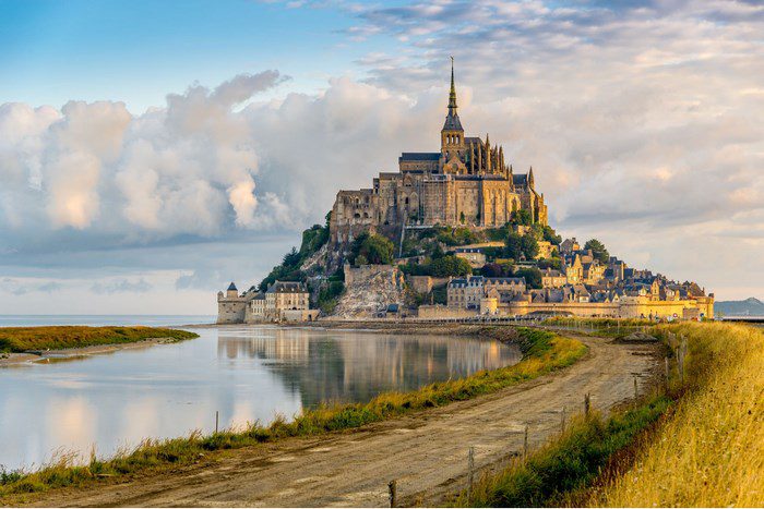 Thiết Kế Biệt Thự Lâu Đài Cổ Điển Thể Hiện Đẳng Cấp Xã Hội 23 Lau dai dep Mont Saint Michel Phap