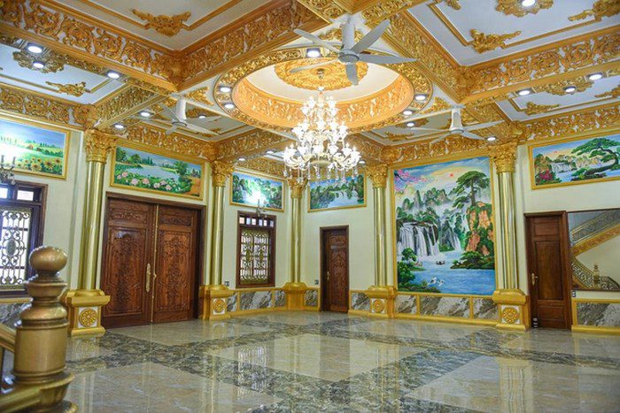 Sảnh biệt thự cổ điển sang trọng