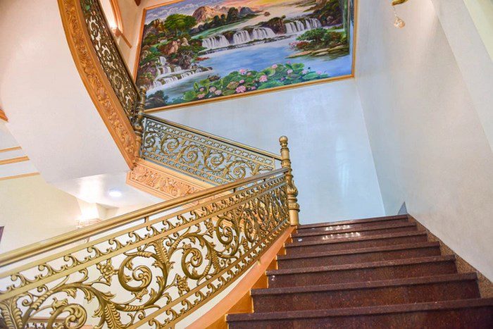 Cầu thang biệt thự cổ điện 