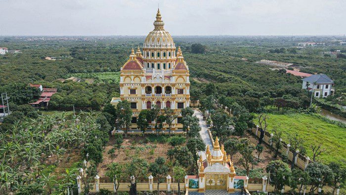 Biệt thự 3 tầng 1 tum ở Hưng Yên nhìn từ xa 