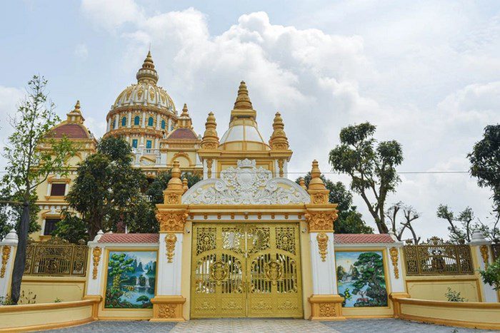Cổng tường rào cổ điển kiên cố và bề thế