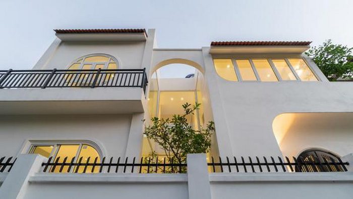 Biệt thự 5 tỷ sang trọng và thân thiện với môi trường 10 Mặt tiền ấn tượng với những ô cửa được thiết kế đa dạng hình học